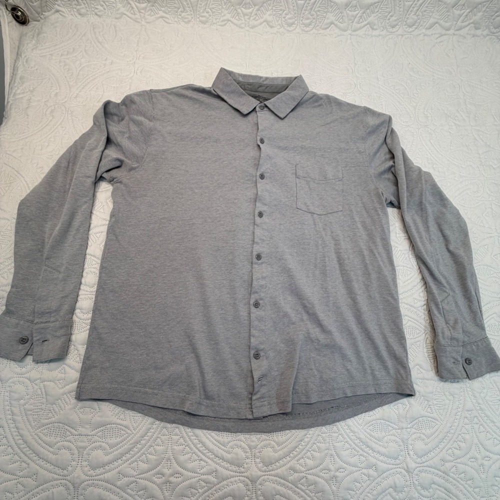 Fabletics Mens XL Grey Pique Knit Long Sleeve Button Down Shirt Performance Top